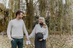 Babybauch Fotografie Schwangerschaft Fotos Babykugel Schwangerschaftswoche Hebamme Kreissaal Geburt Klinikum Geschenke zur Geburt Geschenke zur Babyparty Schwangerschaftsmode Umstangsmode Wolfsburg Gifhorn Velpke Braunschweig Babybauchshooting zu Hause Homeshooting Gutschein Fotoshooting Gutschein Geschenk zum Geburtstag