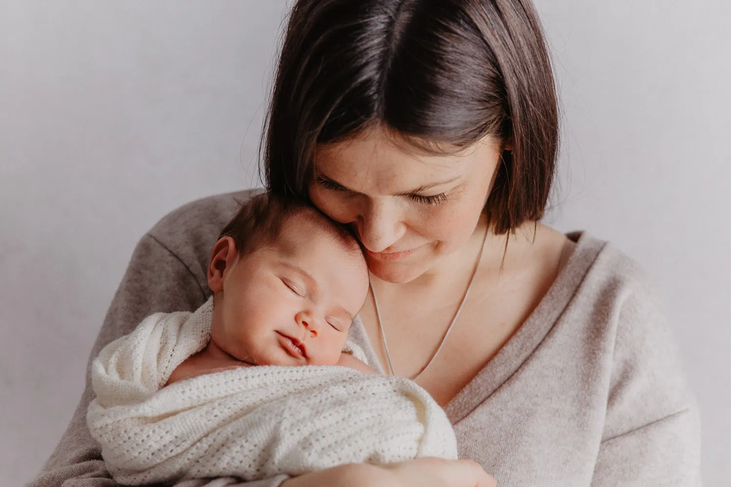 Babyfotografie Wolfsburg Babyfotografie Braunschweig Fotoshooting Babyshooting Newbornshooting Neugeboren Babyfotos Babys erste Fotos Hebamme Klinikum Geburt Schwangerschaft Wolfsburg Gifhorn Braunschweig Geschenk zur Geburt Babyparty Babygalerie Schwangerschaft Schwangerschaftsbilder Babybauch Babybauch Fotos Babybauchshooting Homeshooting Shooting zu Hause Geburtshaus liebevolle Bilder hochwertig emotional einzigartig Gutschein zur Geburt Geschenk zu Weihnachten Geschenk zum Geburstag Geschenkidee Baby Geschenkidee Babyparty Geschenk zur Babyparty