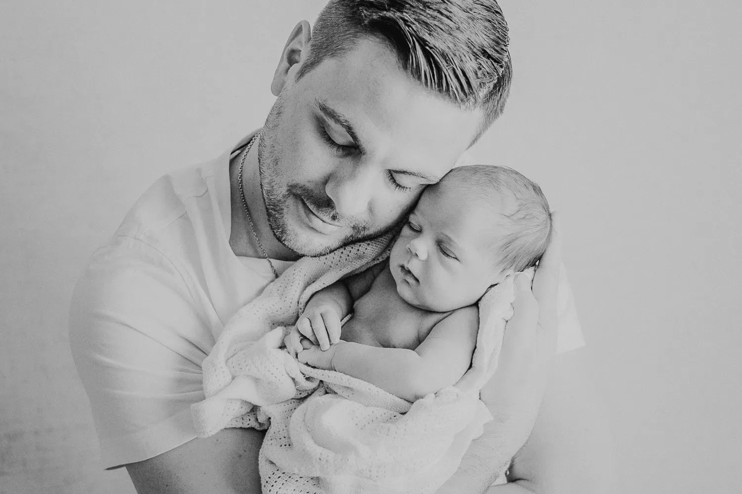 Babyfotografie Wolfsburg Babyfotografie Braunschweig Fotoshooting Babyshooting Newbornshooting Neugeboren Babyfotos Babys erste Fotos Hebamme Klinikum Geburt Schwangerschaft Wolfsburg Gifhorn Braunschweig Geschenk zur Geburt Babyparty Babygalerie Schwangerschaft Schwangerschaftsbilder Babybauch Babybauch Fotos Babybauchshooting Homeshooting Shooting zu Hause Geburtshaus liebevolle Bilder hochwertig emotional einzigartig Gutschein zur Geburt Geschenk zu Weihnachten Geschenk zum Geburstag Geschenkidee Baby Geschenkidee Babyparty Geschenk zur Babyparty
